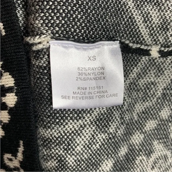 ROMEO & JULIET Couture
Short Sleeve Knit Dress - Picture 6 of 7